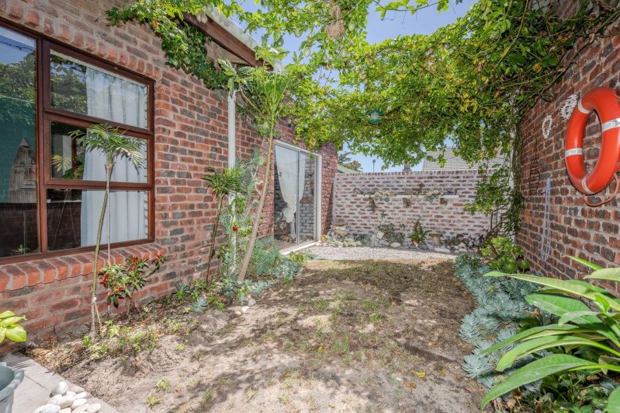 4 Bedroom Property for Sale in Middedorp Western Cape